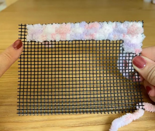 端に余った小さなマスをバツ印で埋めている様子（撮影：grapeライフハック編集部）