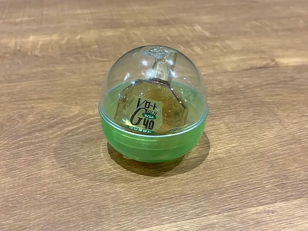 目薬が入ったカプセルトイの容器の写真（撮影：grapeライフハック編集部）
