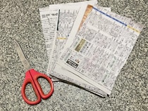 新聞を挟んで放置　古本の気になる『ニオイ』を消す簡単な裏技とは