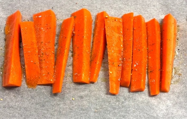 オリーブオイルとスパイス塩をかけた人参の写真（撮影:エニママ）