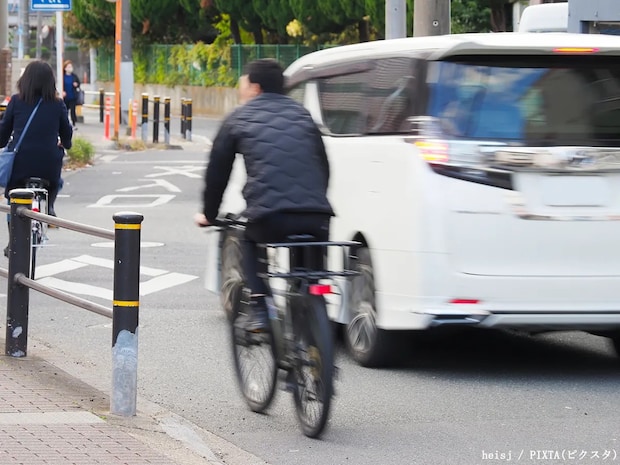 車道の自転車を抜かす時は…　知らないと違反になる4月からの新ルールは？