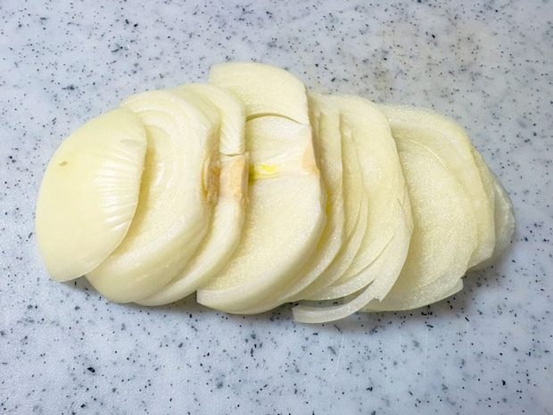 『サバの味噌煮親子丼風』写真（撮影：grapeフード編集部）