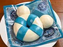 ディズニーで買った『青い中華まん』　中身を見たら…まさかの「味の組み合わせ」だった！