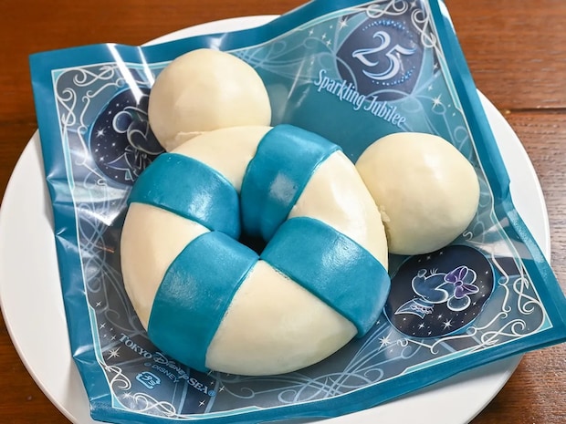 ディズニーで買った『青い中華まん』　中身を見たら…まさかの「味の組み合わせ」だった！