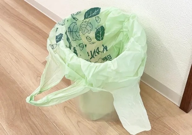 『クリアファイルで生ごみ箱』の完成写真（撮影：キジカク）