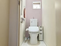 ニオイが家中に広がる原因に？　トイレ換気の落とし穴に「知らなかった」「気をつける」【水回りの豆知識4選】