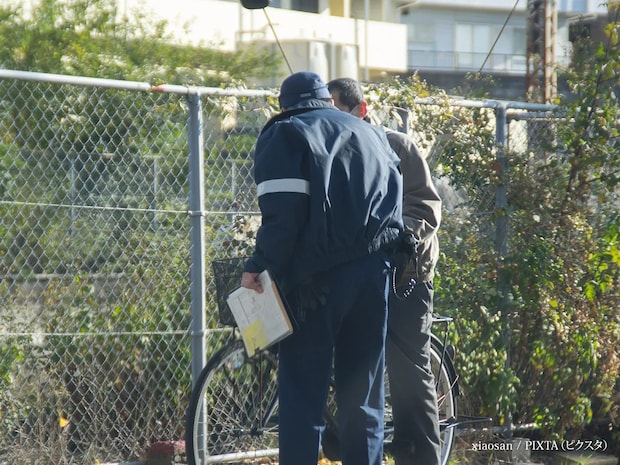 自転車に乗る人は見て！　意外と簡単な「ニセモノ警官の見分け方」【青切符詐欺】