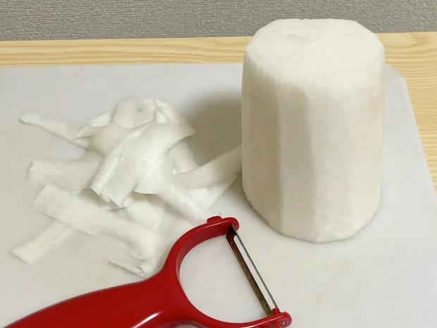 いつもの大根サラダに飽きたらこれ作って！　ピーラーで削って和えるだけの簡単レシピ
