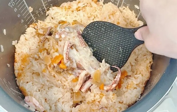 『もっちりいかめし風釜めし』を作る写真（撮影：キジカク）