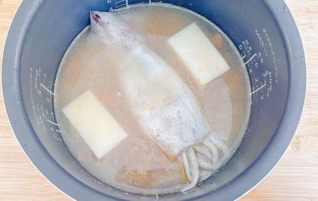 『もっちりいかめし風釜めし』を作る写真（撮影：キジカク）