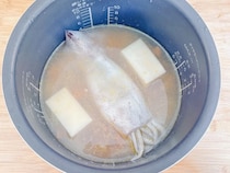イカにご飯を詰めずに炊飯器で…　できた本格いかめしに「簡単すぎた」「マネしたい」