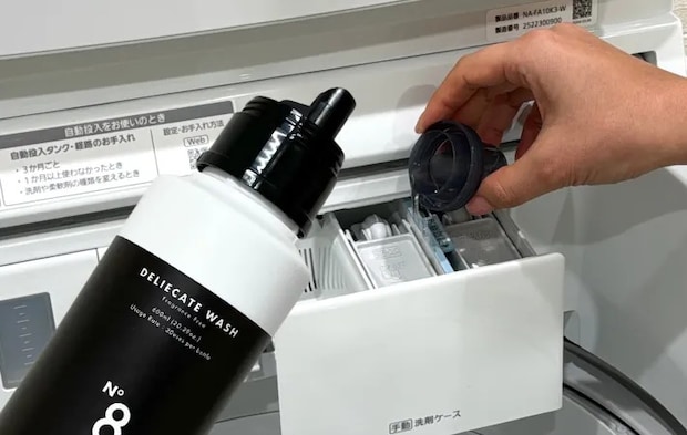 洗濯機に柔軟剤を入れる写真（撮影：Heulie）