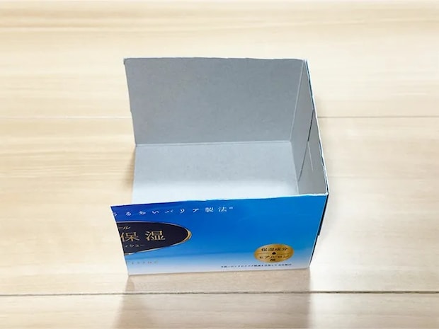 半分に切ったティッシュの空箱の表面を切った画像（撮影：grapeライフハック編集部）