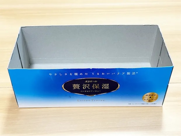 ティッシュの空箱の表面を切った画像（撮影：grapeライフハック編集部）