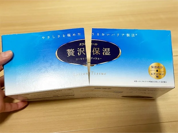 ティッシュの空箱の半分の部分に切り込みを入れた画像（撮影：grapeライフハック編集部）