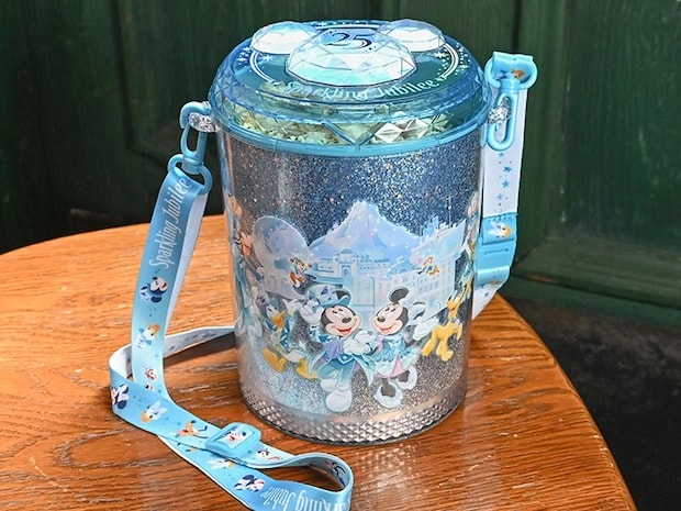 25周年を記念したきらめきあふれるポップコーンバケット（撮影：grapeフード編集部）