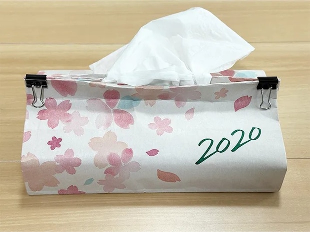 紙袋の端をタブルクリップで挟んだ画像（撮影：grapeライフハック編集部）
