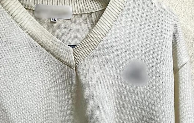 汚れたセーターの写真（撮影：Heulie）