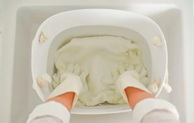 つけ置き洗いをする写真（撮影：Heulie）