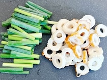 ちくわとネギを混ぜて焼くだけ！　できた簡単つまみに「早く食べたい」「あっという間に皿が空に」