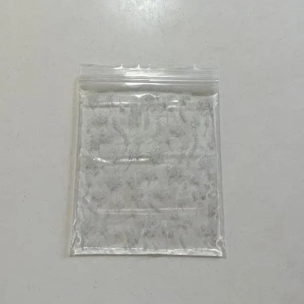 フリーザーバッグに水を入れた状態（撮影：grapeライフハック編集部）