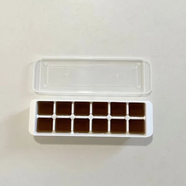 麦茶を凍らせた氷（撮影：grapeライフハック編集部）