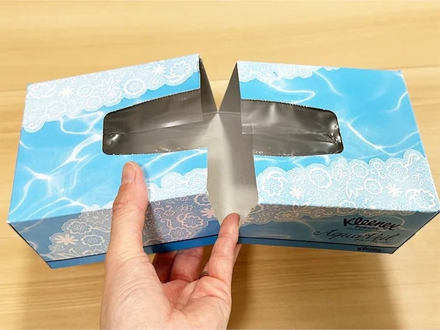 ティッシュの空箱をハサミで切った画像（撮影：grapeライフハック編集部）