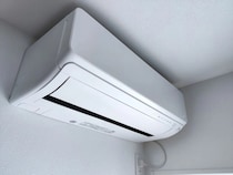 特別な道具を使わないエアコン掃除術　ウタマロと100均アイテムの活用法に「はかどりそう」【時短掃除4選】