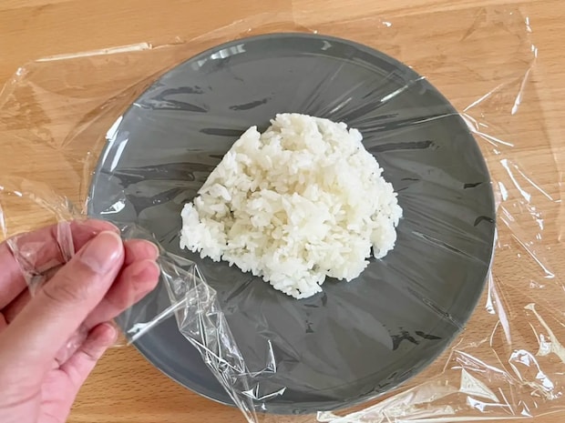 炊き立てのご飯、冷凍する前に？　調理のプロが教える『冷凍ご飯をおいしく保つコツ』