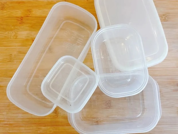 使い古したタッパーで解決！　冷蔵庫が片づく活用法に「捨てなくてよかった」
