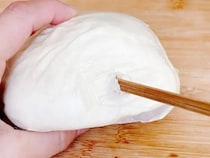肉まんに穴を開けて…　できた簡単おやつに「相性抜群」「見た目も100点！」