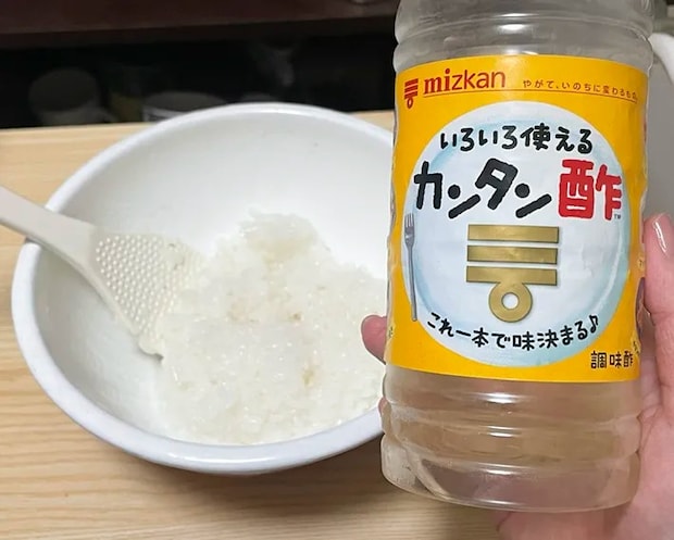 酢飯を作る写真（撮影：grapeフード編集部）