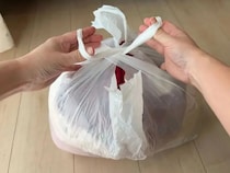 パンパンの袋を『交差して』ねじると？　驚きの結果に「マジで便利」「ウソでしょ」