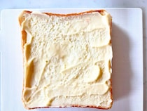 いつものトーストが劇的変化！　のせて焼くだけの絶品レシピに「いつものパンよりいい」