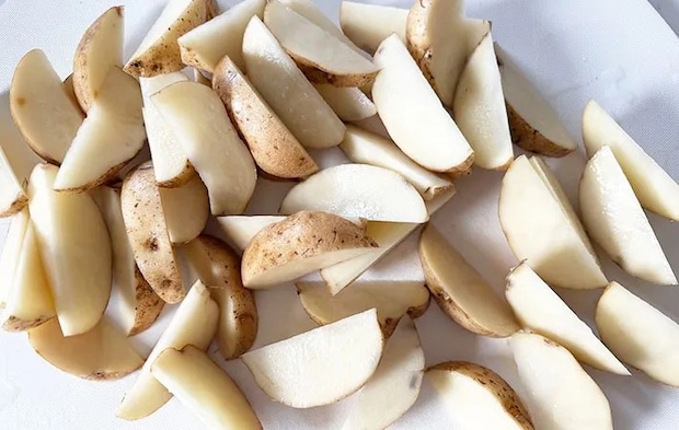 ジャガイモをくし切りにした画像（撮影:エニママ）