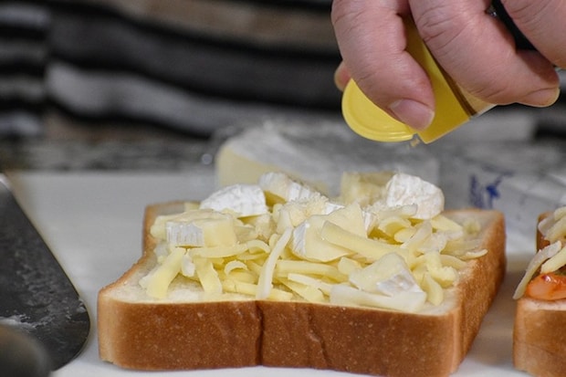 クワトロフォルマッジトースト （撮影：grapeフード編集部）（撮影：grapeフード編集部）