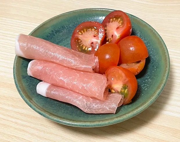 生ハムとプチトマトの写真（撮影：grapeフード編集部）