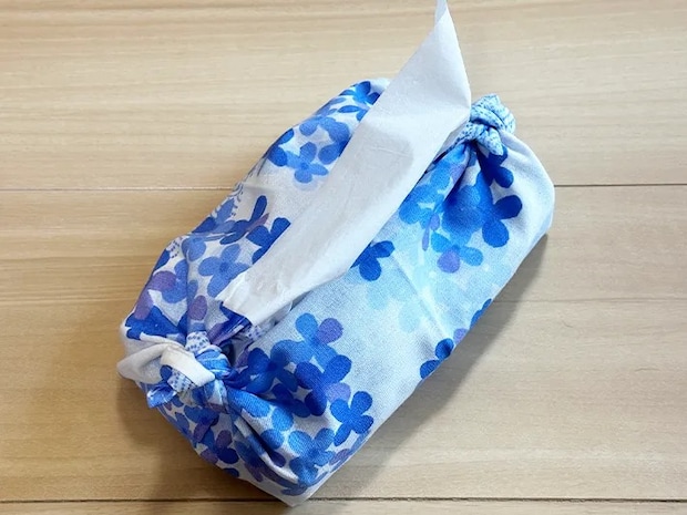 手ぬぐいで作ったティッシュケースの完成画像（撮影：grapeライフハック編集部）