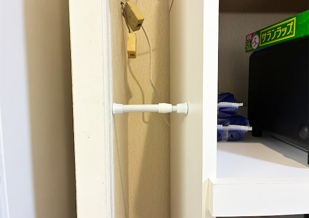 つっぱり棒の使用写真（撮影：grapeライフハック編集部）
