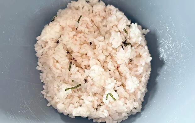 きざみ海苔も混ぜた画像（撮影：エニママ）