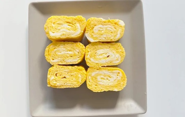 玉子焼きを器に盛りつけた画像（撮影：エニママ）