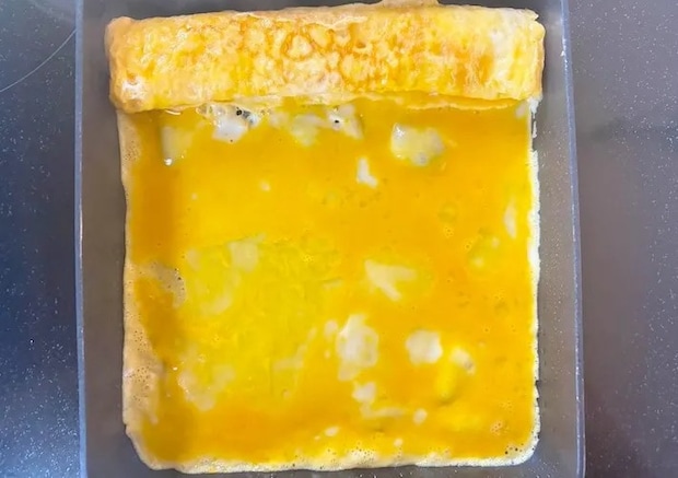 卵液の半量を流し入れた画像（撮影：エニママ）