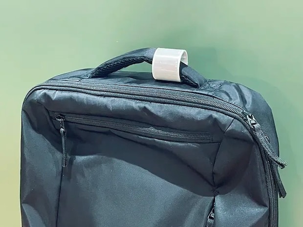 反射バンドをつけたリュックの写真（撮影：grapeライフハック編集部）