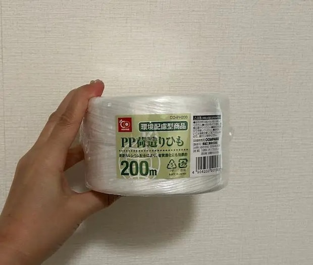 ビニール紐を用意する様子（撮影：grapeライフハック編集部）