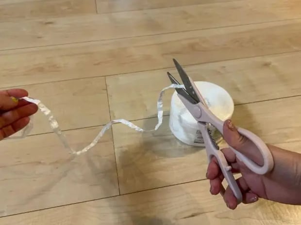 黒ずみがごっそり取れた！　ビニール紐を使った蛇口掃除に「簡単すぎる」「早速試す」