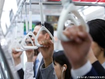 出勤しただけでも手は汚れる！　電車に乗った後の手を調べてみると…？