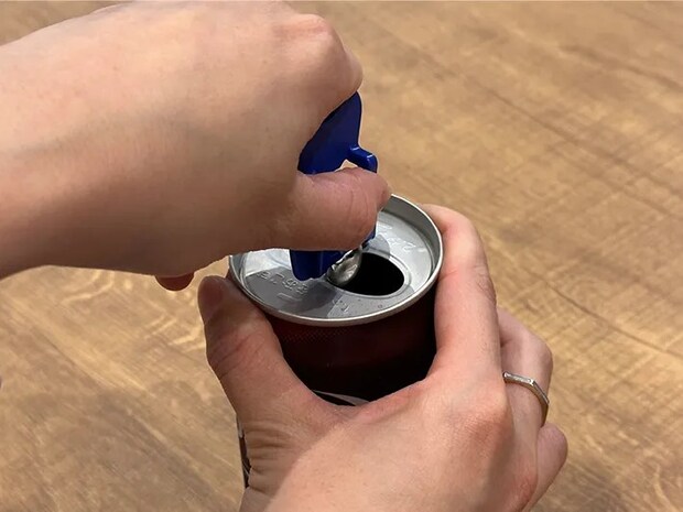 『缶ラク開けマーカー』で缶飲料を開封した画像（撮影：grapeライフハック編集部）