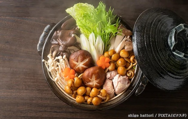 キノコを鍋で調理する写真