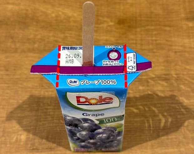 紙パックジュースアイスを作る時の注意点（撮影：grapeフード編集部）