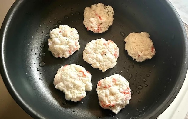 フライパンで焼く写真（撮影：エニママ）